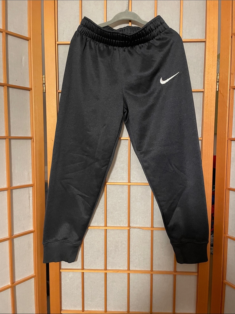 Nike Boy's Size 6 M 5-6 years Charcoal Gray Sweat Joggers with White Swoosh